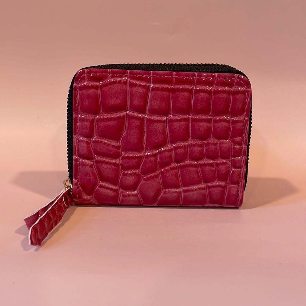 Faux Crocodile Leather Pink Small Wallet Clutch Never Used with Zipper 4.5” L